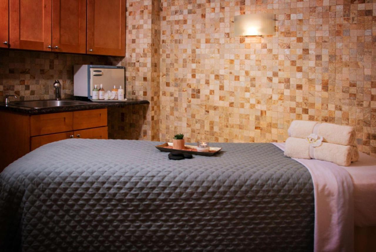 ווסטבורי Viana Hotel And Spa, Trademark Collection By Wyndham מראה חיצוני תמונה