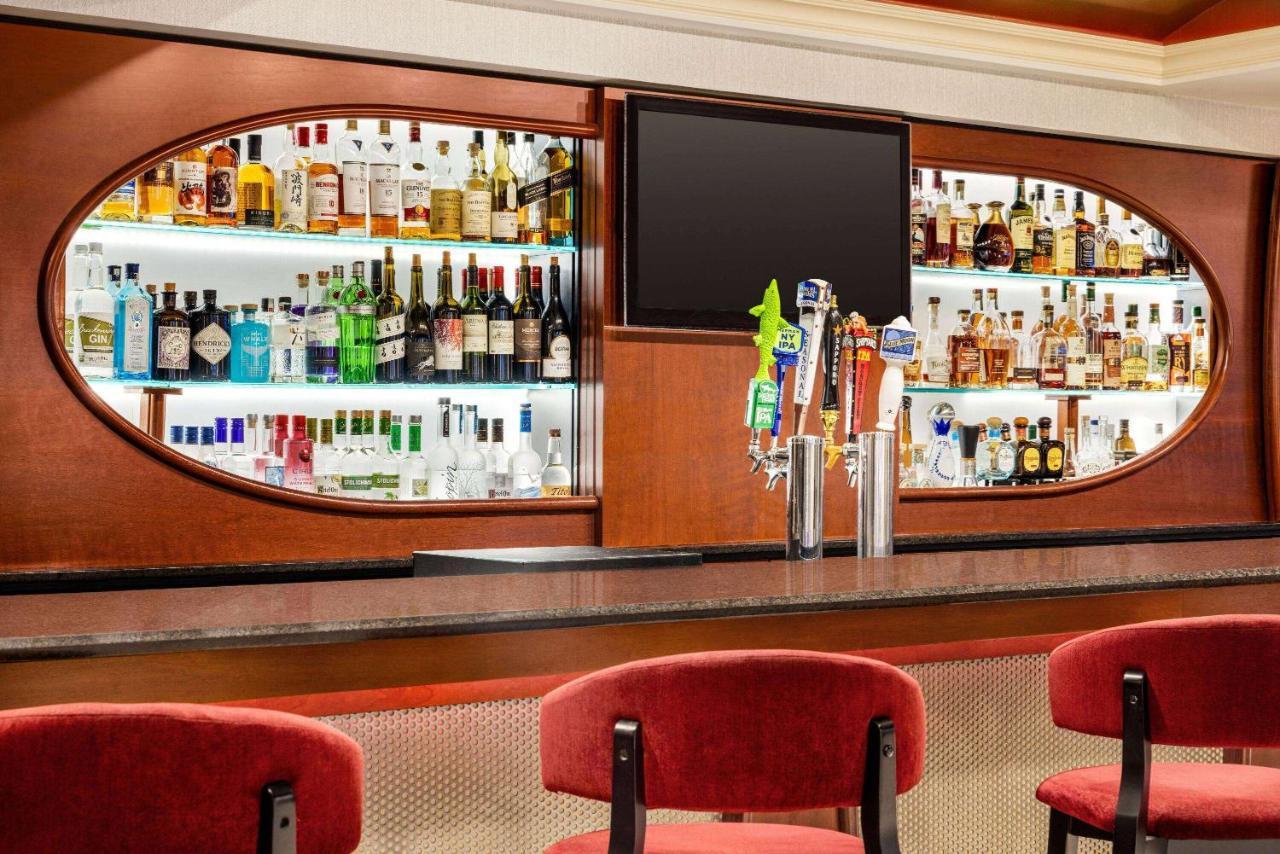 ווסטבורי Viana Hotel And Spa, Trademark Collection By Wyndham מראה חיצוני תמונה