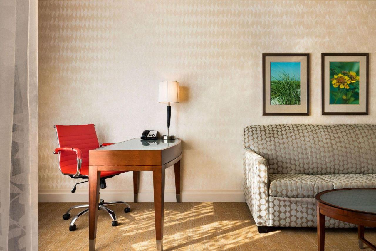 ווסטבורי Viana Hotel And Spa, Trademark Collection By Wyndham מראה חיצוני תמונה