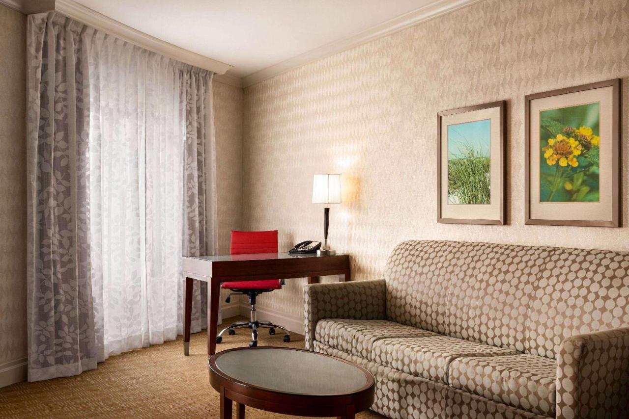 ווסטבורי Viana Hotel And Spa, Trademark Collection By Wyndham מראה חיצוני תמונה