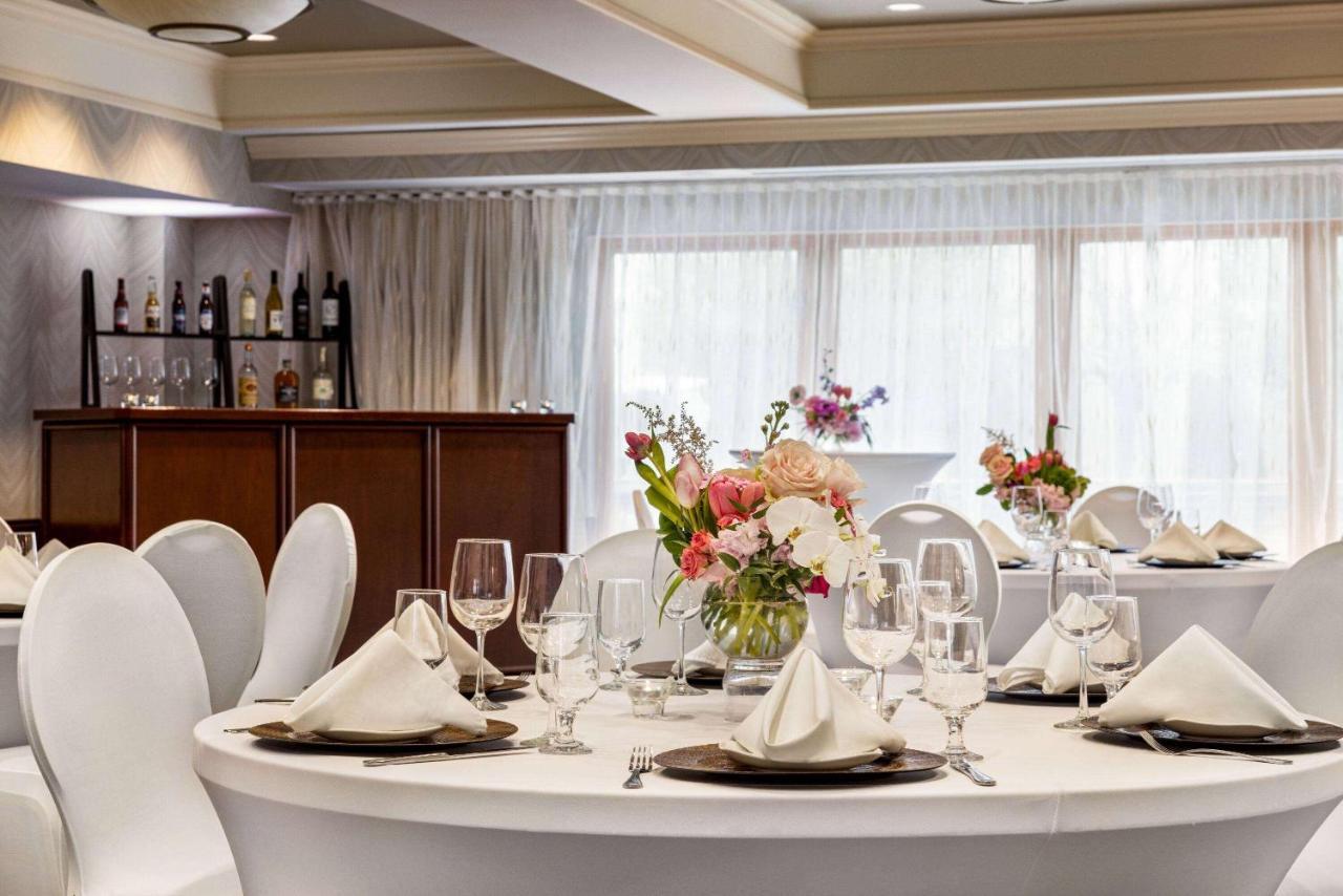 ווסטבורי Viana Hotel And Spa, Trademark Collection By Wyndham מראה חיצוני תמונה