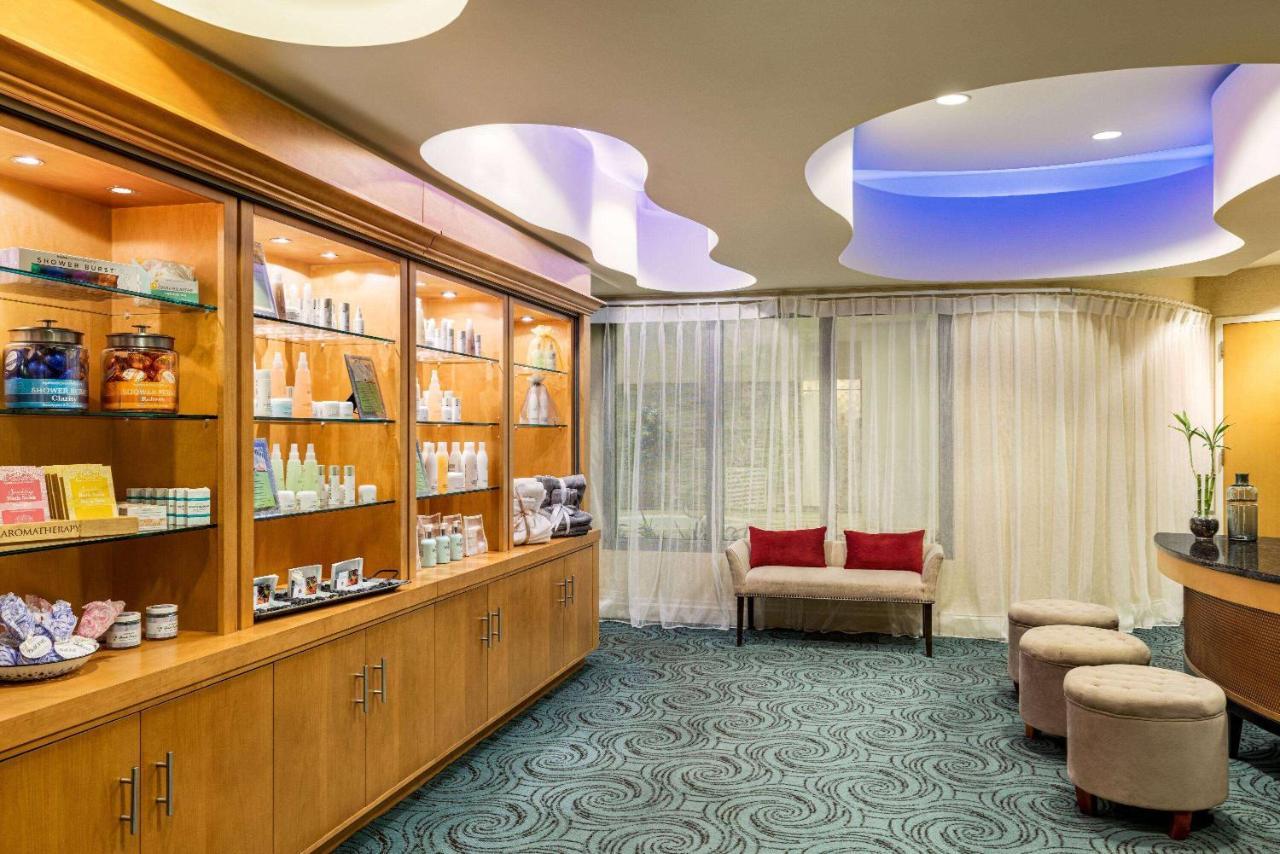 ווסטבורי Viana Hotel And Spa, Trademark Collection By Wyndham מראה חיצוני תמונה