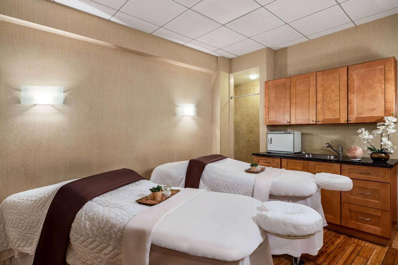 ווסטבורי Viana Hotel And Spa, Trademark Collection By Wyndham מראה חיצוני תמונה