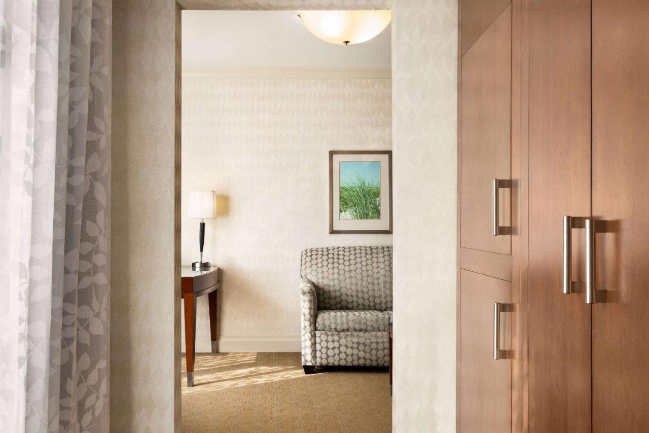 ווסטבורי Viana Hotel And Spa, Trademark Collection By Wyndham מראה חיצוני תמונה