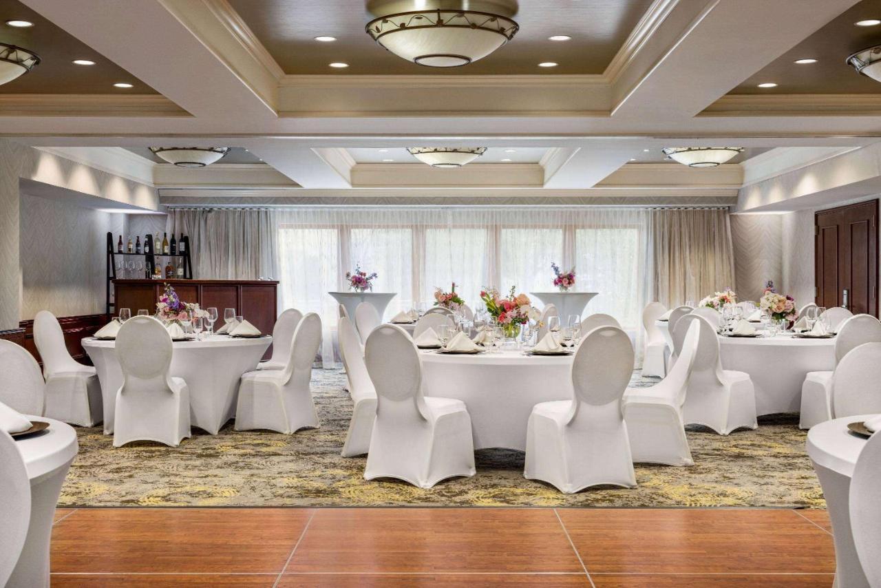 ווסטבורי Viana Hotel And Spa, Trademark Collection By Wyndham מראה חיצוני תמונה