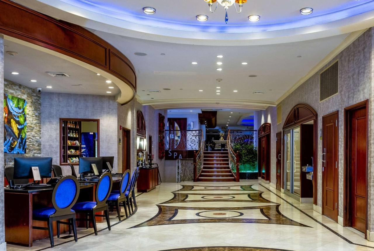 ווסטבורי Viana Hotel And Spa, Trademark Collection By Wyndham מראה חיצוני תמונה
