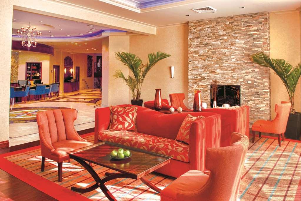 ווסטבורי Viana Hotel And Spa, Trademark Collection By Wyndham מראה פנימי תמונה